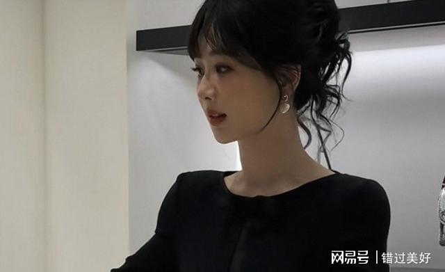 伦天奴线小时杨紫深陷“整容”风波j9九游真人游戏第一平台出席华(图4)